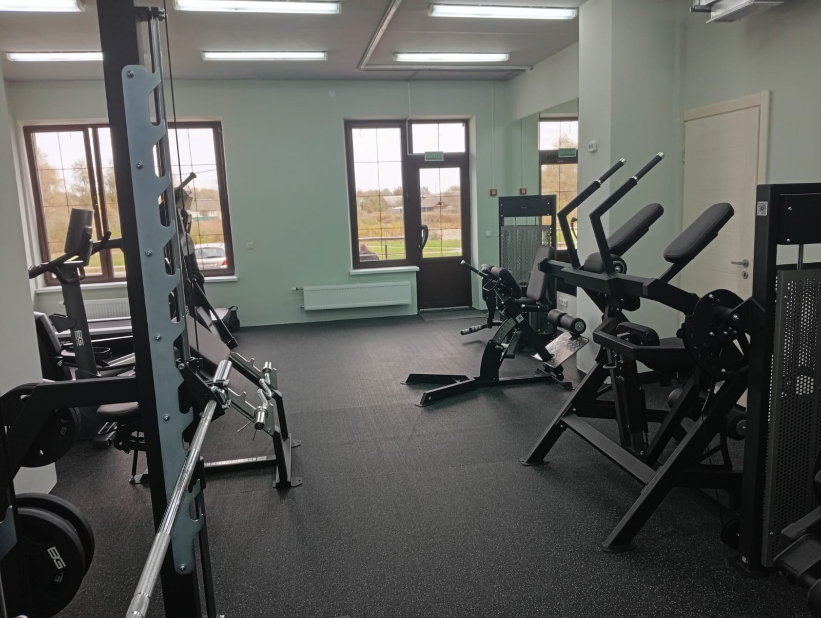 силовые тренажеры LEGENDGYM в спортзале в Турове